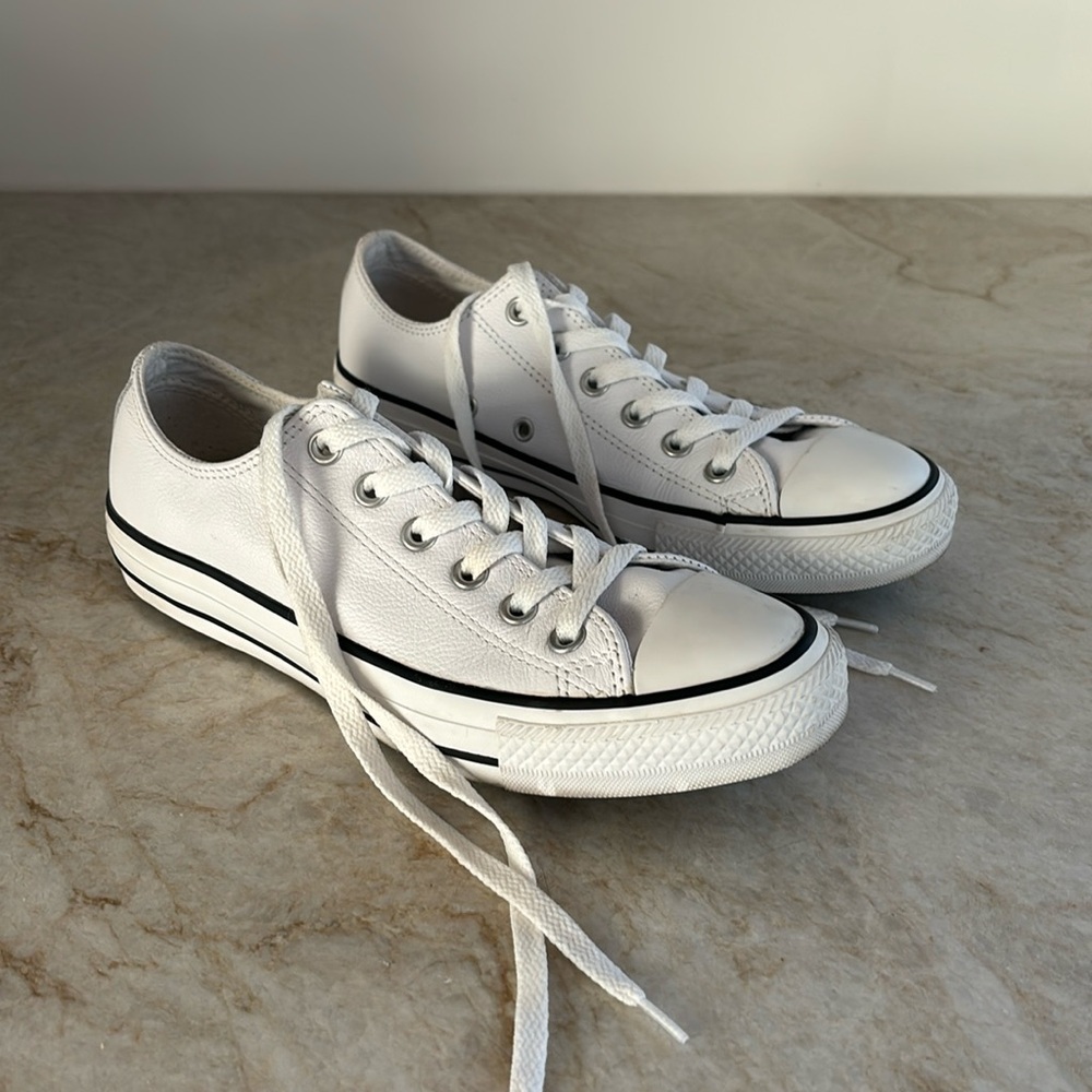 Converse all star Chuck Taylor, leather-size 8 W and 6 M